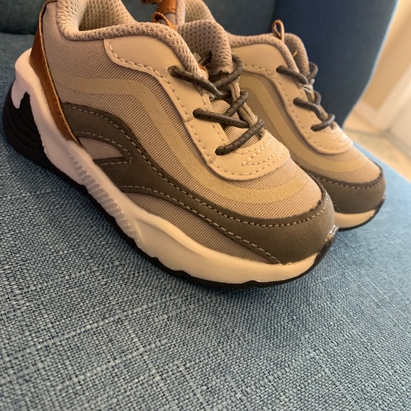 Toddler boy size 5 shoe - Picture 2 of 4